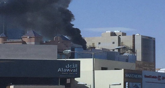 بالفيديو.. اندلاع حريق بمبنى إداري في الرياض