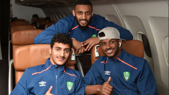 بالصور.. وصول بعثة النادي الأهلي إلى الرياض استعدادًا لمواجهة النصر