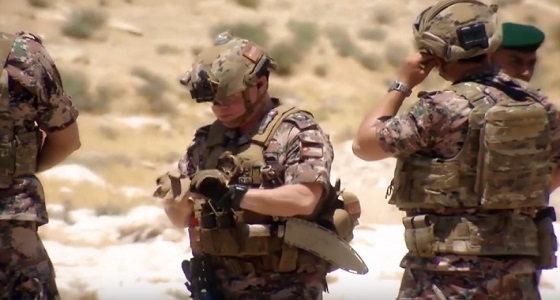 بالفيديو.. ملك الأردن يشارك في مناورة عسكرية بالذخيرة الحية