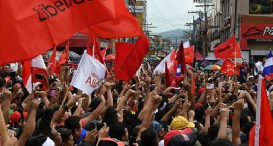 الآلاف يتظاهرون في هندوراس ضد إعادة انتخاب الرئيس هيرنانديز