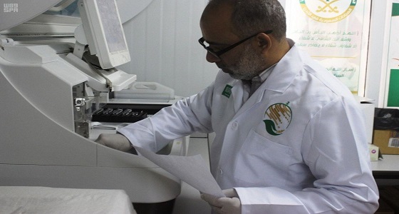 مختبرات التحاليل لـ ” الملك سلمان للإغاثة ” تراجع 10 آلاف حالة في مخيم الزعتري