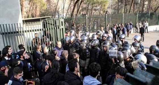 إعلام الحرس الثوري الإيراني يحاول ربط المحتجين بداعش
