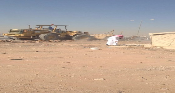 بالصور.. إزالة 29 كشكا لبيع شاي و13 مخيما مخالفا بالرياض