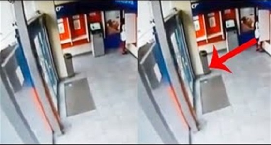 بالفيديو.. شبح فتاة يتجول داخل بنك ويختفي بسرعة
