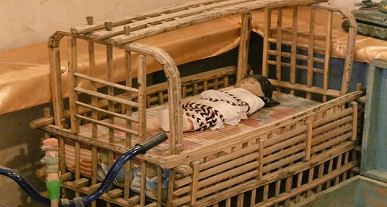 صورة نادرة لسرير الأطفال بالخليج قديما