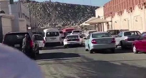 بالفيديو.. شاب يمارس التفحيط أمام مدارس بمكة المكرمة