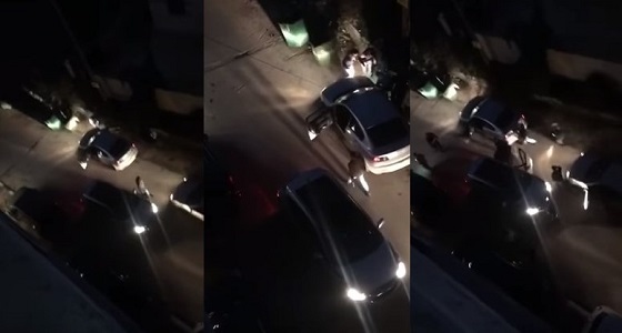 فيديو مروع يرصد لحظة طعن فتاة في الشارع