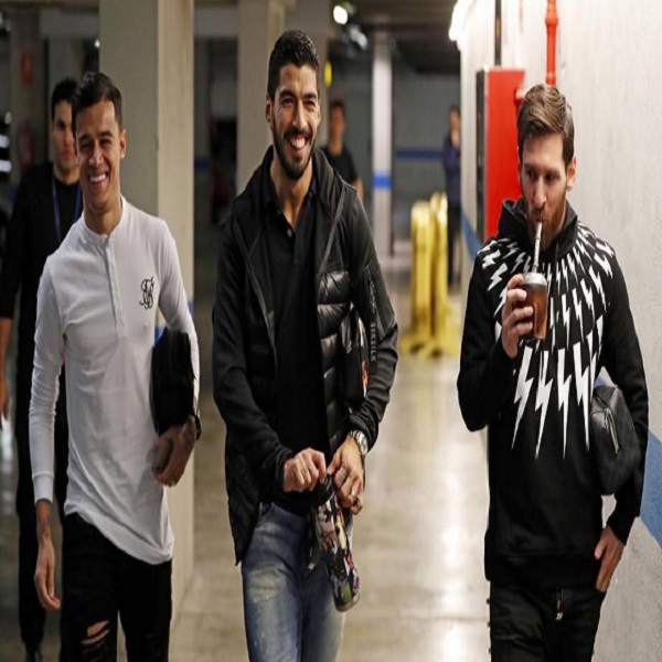 صورة تذكارية تجمع ثلاثي برشلونة ميسي وسواريز وكوتينيو
