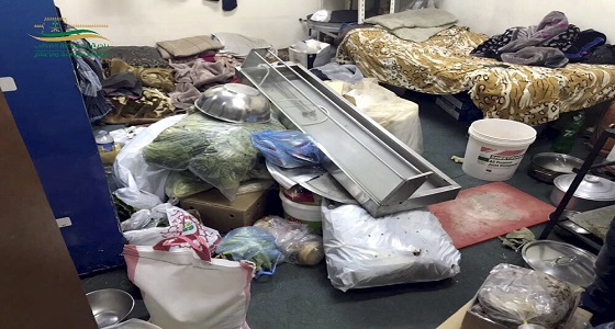 بالصور.. ضبط مستودع مخالف لتخزين المواد الغذائية بالقصيم