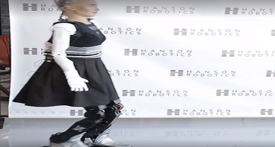 بالفيديو.. الروبوت &#8221; صوفيا &#8221; تمشي بعد حصولها على ساقين