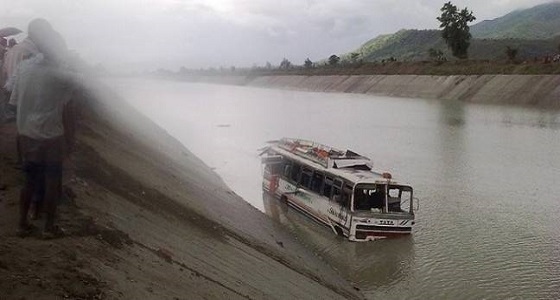 مصرع 36 شخصًا إثر غرق حافلة شرق الهند