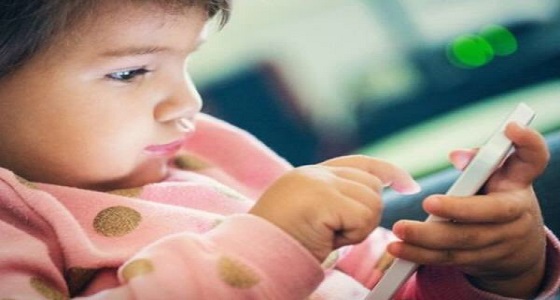 طبيب أطفال يكشف حقيقة علاقة توحد الأطفال بإدمان الإلكترونيات