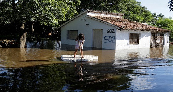 بالصور..أمطار غزيرة تتحول إلى فيضانات وتغرق منازل باراجواي