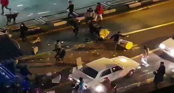 بالصور.. مقتل شرطي وإصابة 4 آخرين في احتجاجات إيران