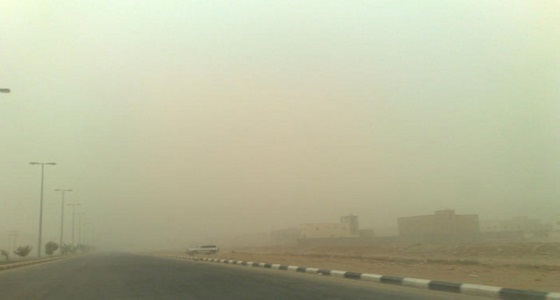 الإنذار المبكر يحذر من رياح سطحية تحمل أتربة مثارة تعيق الرؤية