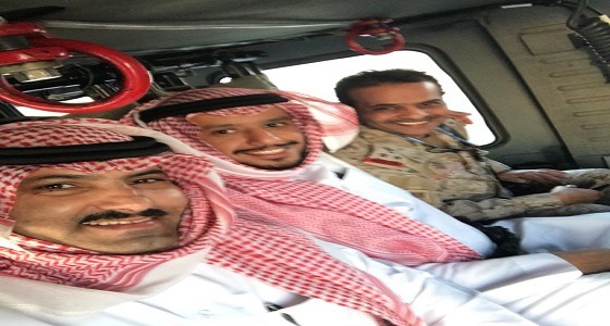 سفير المملكة في اليمن يخوض جولة جوية فوق عدن مع أبطال التحالف