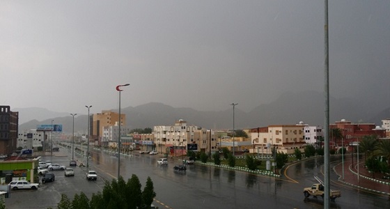 أمطار على مركز بحر أبوسكينه بمحايل عسير