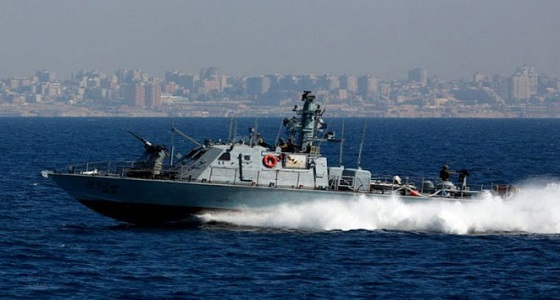 زورق حربي إسرائيلي يطلق النار باتجاه السواحل اللبنانية