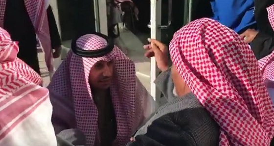 بالفيديو.. حوار بين مسن ووزير &#8221; العمل &#8221; في حائل