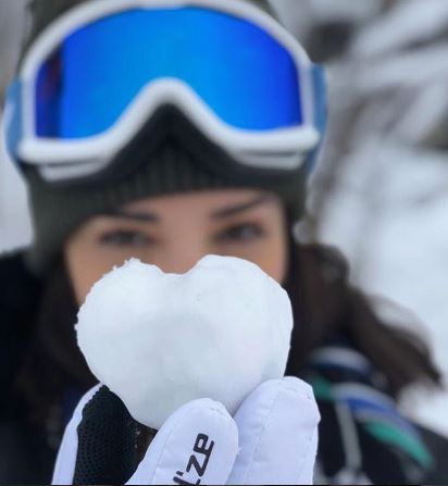 ديانا حداد تهدي جمهورها قلبا من الثلج