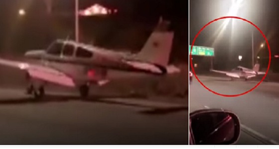 بالفيديو.. هبوط طائرة يفاجئ قائدي السيارات بكاليفورنيا