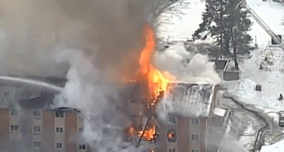 حريق هائل يلتهم أحد الفنادق بالولايات المتحدة وأنباء عن انهياره