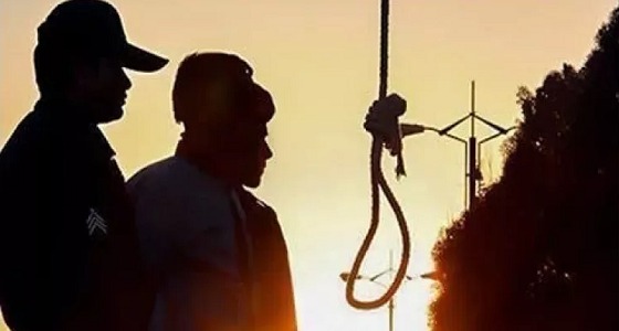 نظام الملالي يتجرد من مشاعر الإنسانية ويعدم سجينين على الملأ