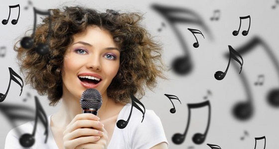 دراسة: الغناء يعالج اكتئاب مابعد الولادة