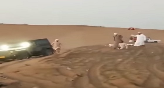 بالفيديو ..قائد مركبة يدهس آخر خلال ممارسته التطعيس بعمان