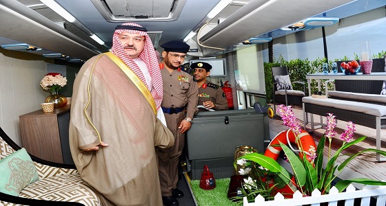 بالصور.. محافظ جدة يطلق نموذج المنزل الآمن المتحرك