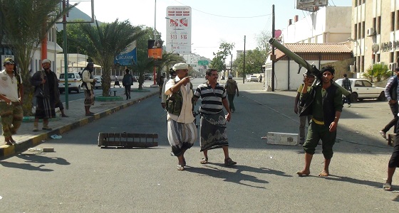 الحوثيون يحتفلون بتفجير الوضع عسكريا في العاصمة عدن