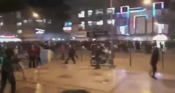 شاهد.. هروب قوات الأمن الإيرانية من تظاهرات بالأهواز