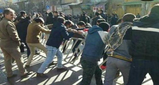 انهيار مؤشر بورصة طهران إثر موجة الاحتجاجات بالبلاد