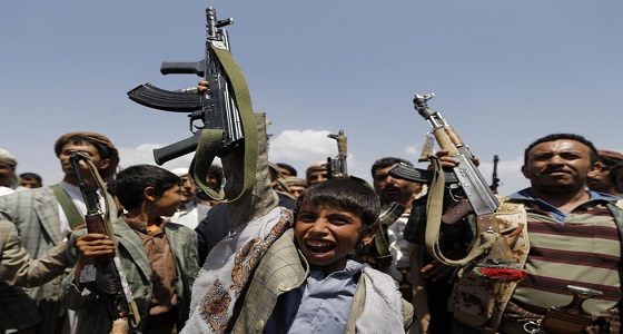 مليشيات الحوثي تتمادى في تجنيد أطفال اليمن.. و &#8221; سلمان للإغاثة &#8221; يتصدى لهم