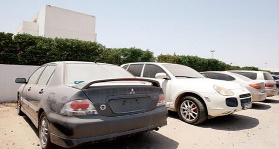 الحجز وغرامة 3 آلاف درهم على السيارت المهملة دون تنظيف بأبو ظبي