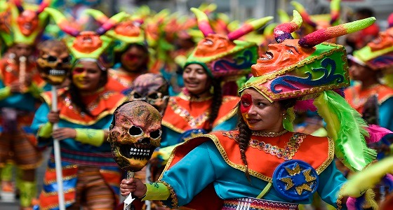 بالصور.. مهرجان ” السود والبيض ” بكولومبيا بمشاركة الآلالف