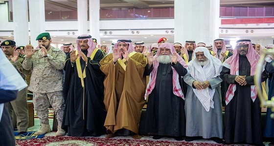 أمير القصيم ينقل تعازي القيادة لذوي الشهيد سعود الحربي