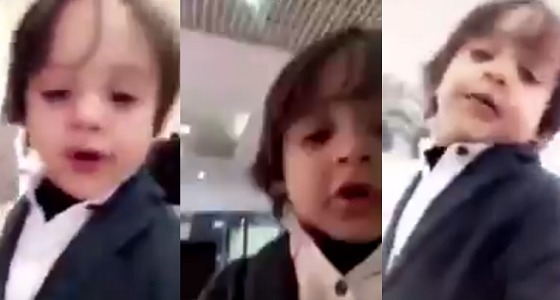 بالفيديو.. محاولة طفل لتقليد المشاهير تتسبب في إضاعته من والدته