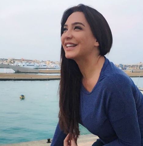 ابتسامة سلاف فواخرجي تسحر الجمهور