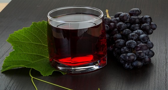 دراسة: عصير العنب يحارب السرطان