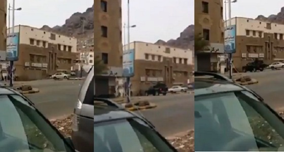 بالفيديو.. اشتباكات في مدخل كريتر ومحاولات لاقتحام القصر الرئاسي بعدن