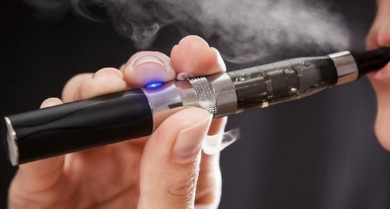 تقرير بريطاني يكشف خطورة السيجارة الإلكترونية على المدى البعيد