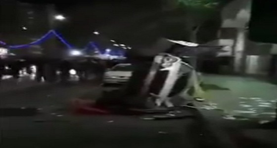 بالفيديو.. حرق سيارة شرطة على يد الثوار الإيرانيين في أراك
