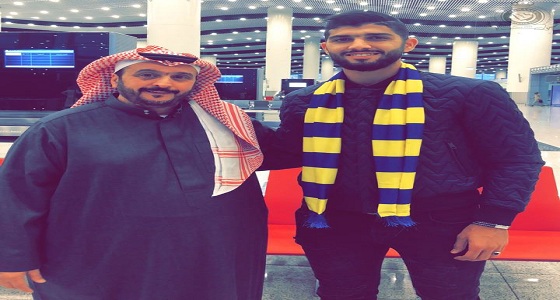 بالفيديو.. وصول ” ساسي ” لاعب نادي ” النصر ” الجديد
