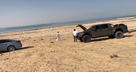 ” غوث ” يُحرر سيارة عالقة في الرمال بالمنطقة الشرقية
