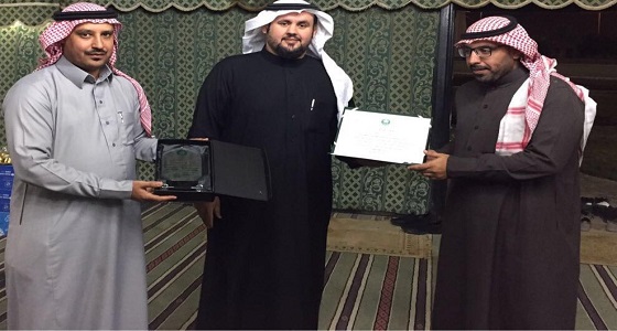 بالصور.. مكتب النظيم يكرم عدد من الموظفين بالرياض