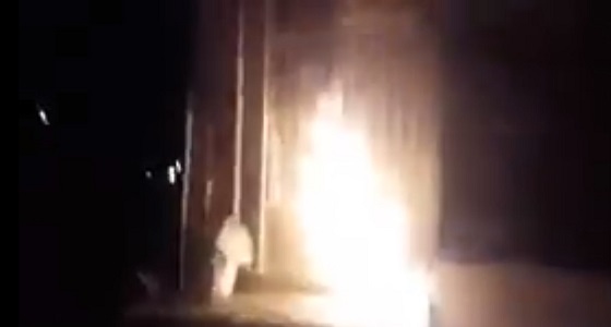 بالفيديو.. متظاهرون يحرقون مقرًا لـ &#8221; الباسيج &#8221; في رامهرمز الإيرانية