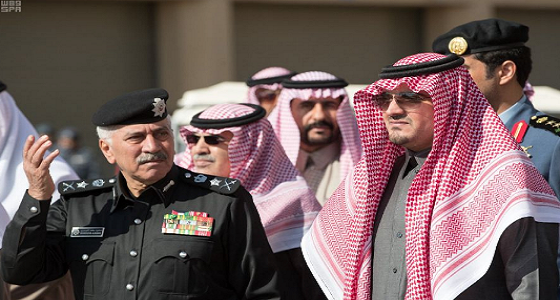 وزير الداخلية ونظيرة الكويتي يشهدان عرضًا عسكريًا لقوات الأمن الخاصة