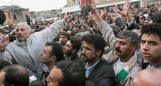 تعطل أجهزة الصراف الآلي بالبنوك الإيرانية إثر احتجاجات الخميس الأحمر