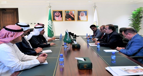 وزير الإعلام اليمني: المملكة تقدم المساعدات إلى اليمن وإيران تقدم الدمار